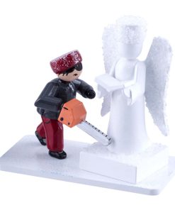 Junge mit Schneeskulptur, farbig